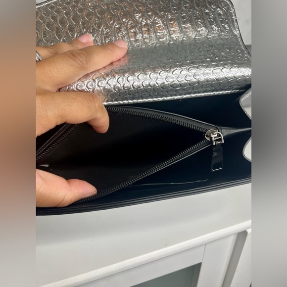 Sliver Vegan Leather Shoulder bag - Picture 12 of 12